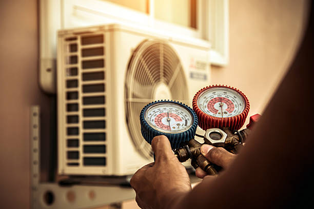 Professional Ac Installation technician working in Mount Morris, MI